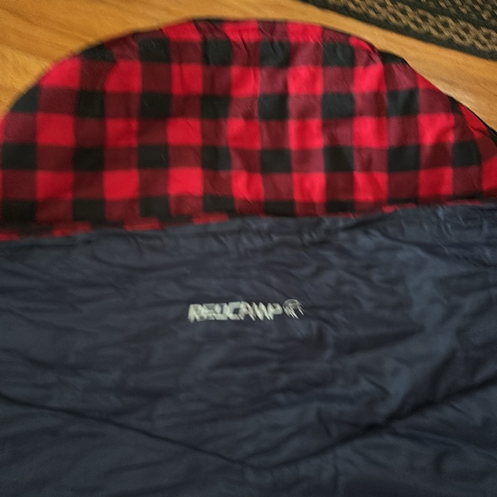 Red camp Sleeping Bag - Picture 2 of 6
